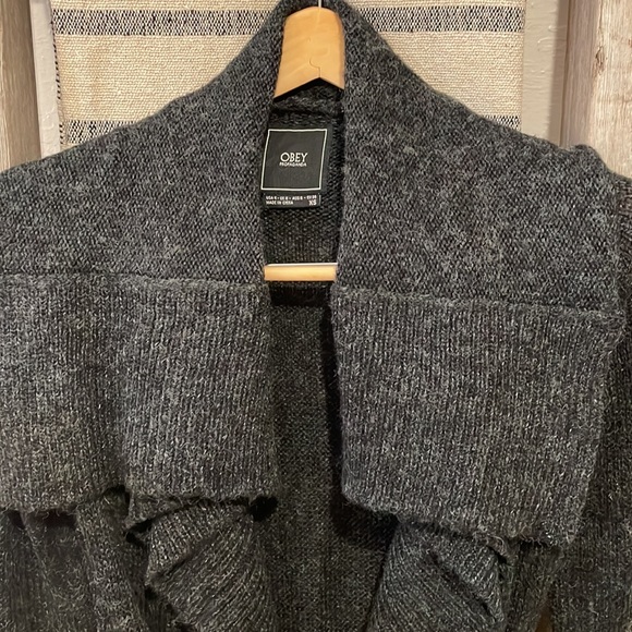 Obey dark gray sweater - Picture 2 of 6